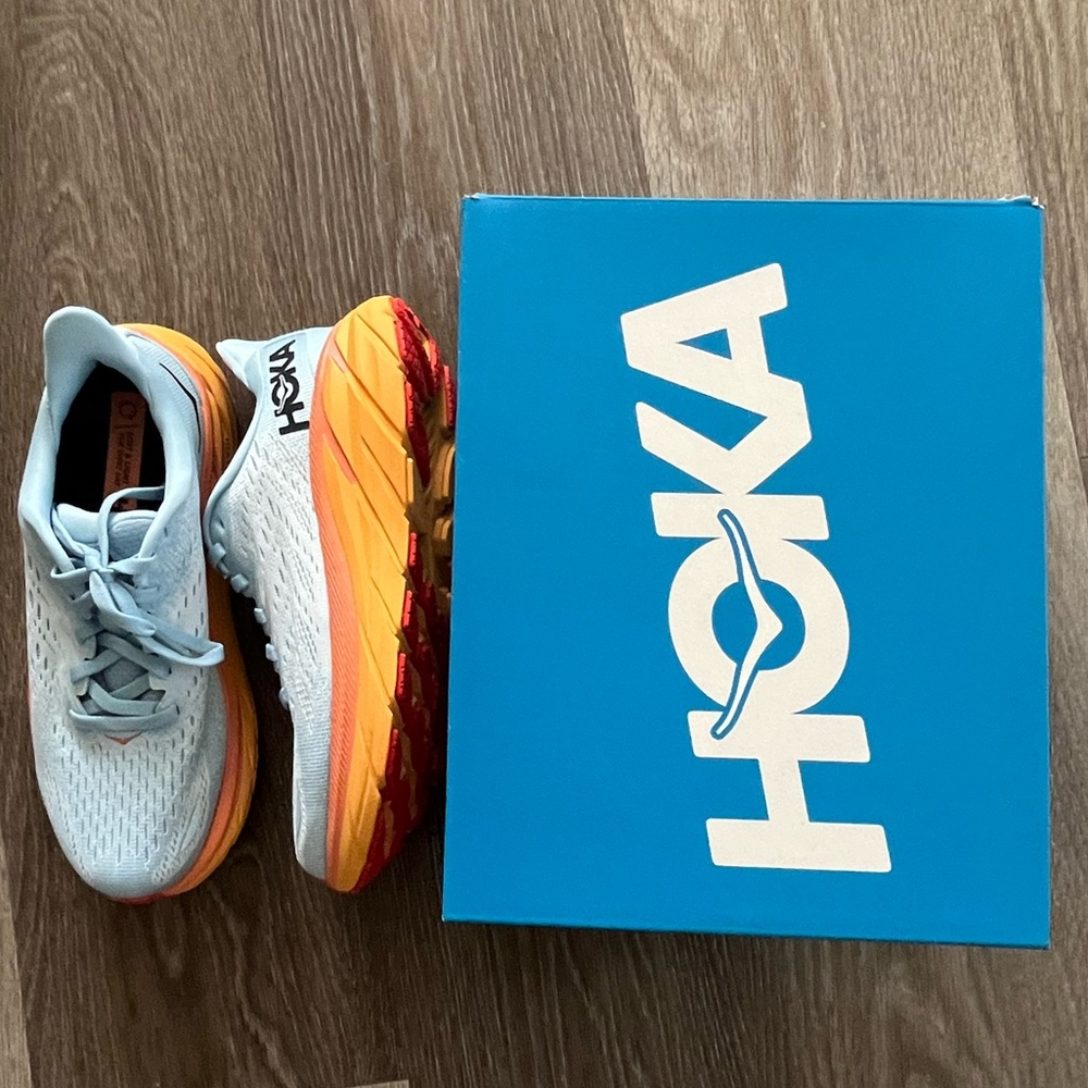 Hoka One One Clifton 8 size 6.5 WIDE brand new in box!